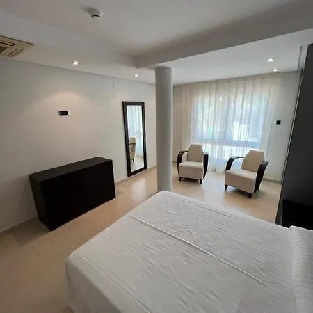 Flamingo Hills Aparthotel